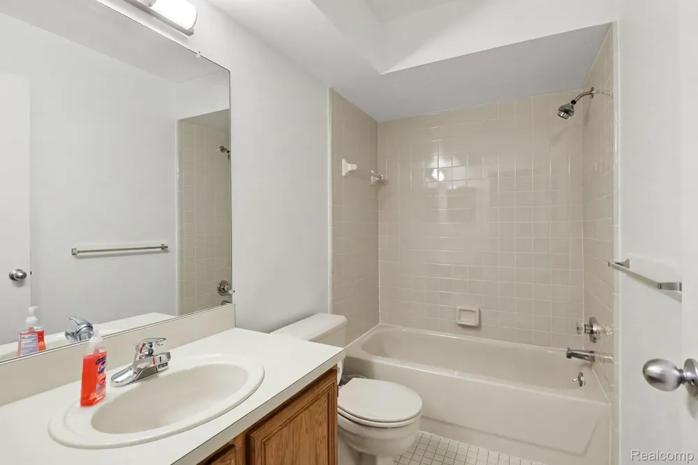 699 Charing Court Rochester Hills City, MI 48307