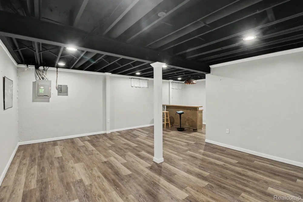 699 Charing Court Rochester Hills City, MI 48307