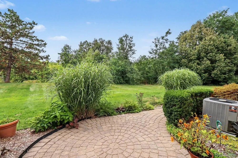 699 Charing Court Rochester Hills City, MI 48307