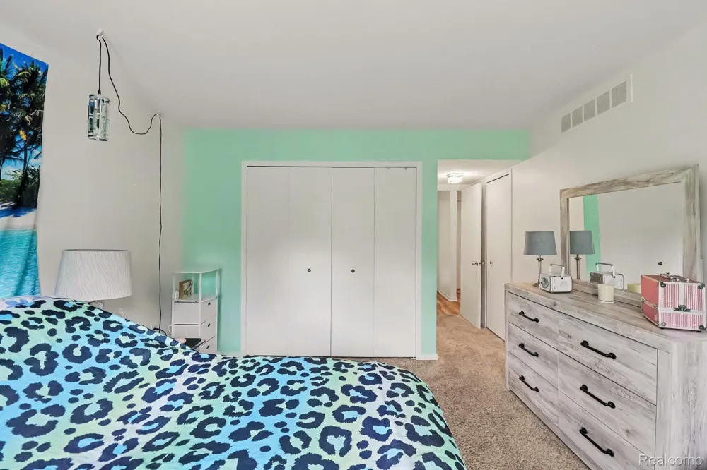 699 Charing Court Rochester Hills City, MI 48307