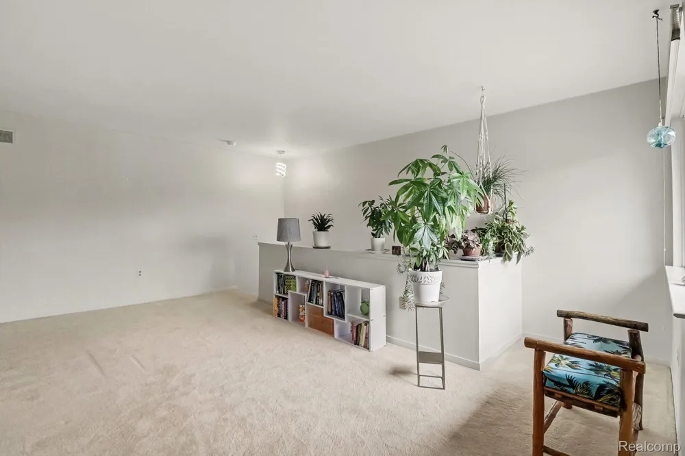699 Charing Court Rochester Hills City, MI 48307