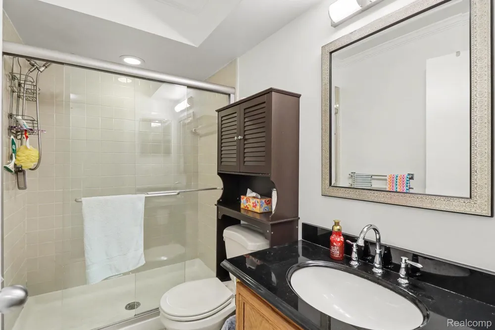 699 Charing Court Rochester Hills City, MI 48307