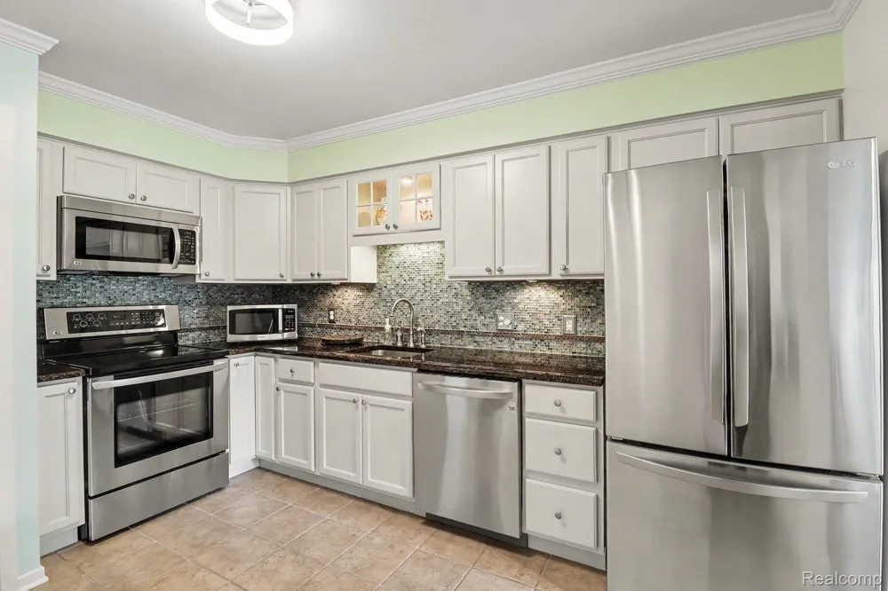 699 Charing Court Rochester Hills City, MI 48307