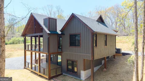 1038 BLUEBIRD RD