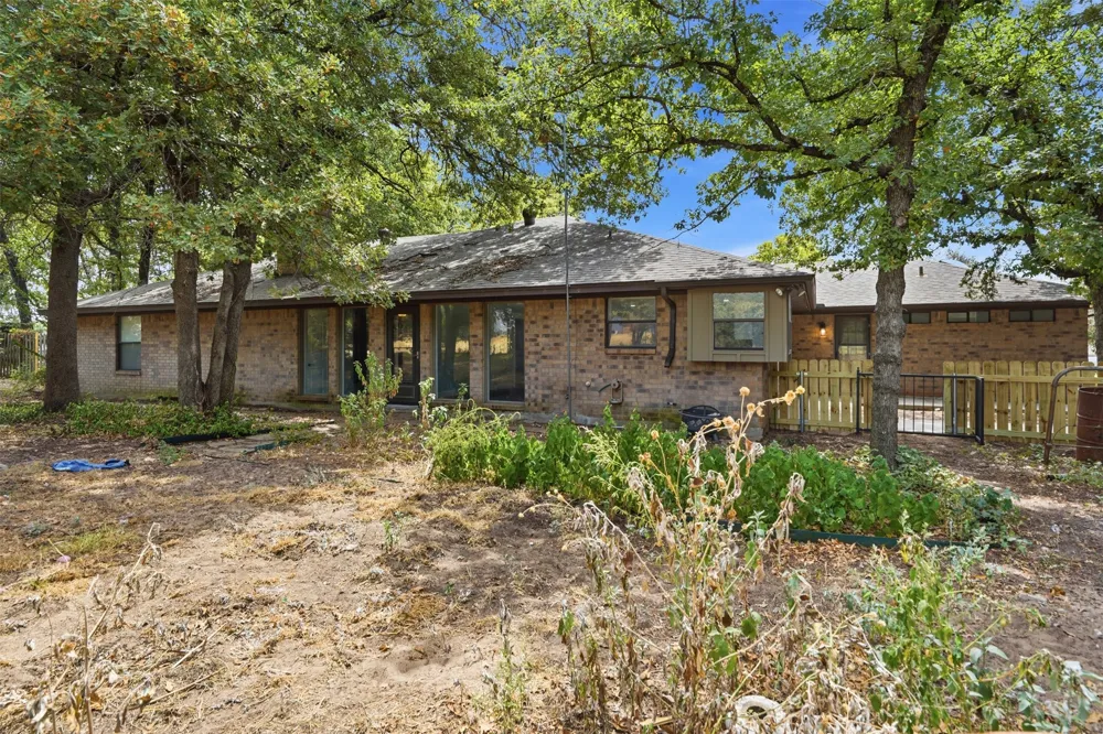 104 Murls Lake Road Weatherford, TX 76085