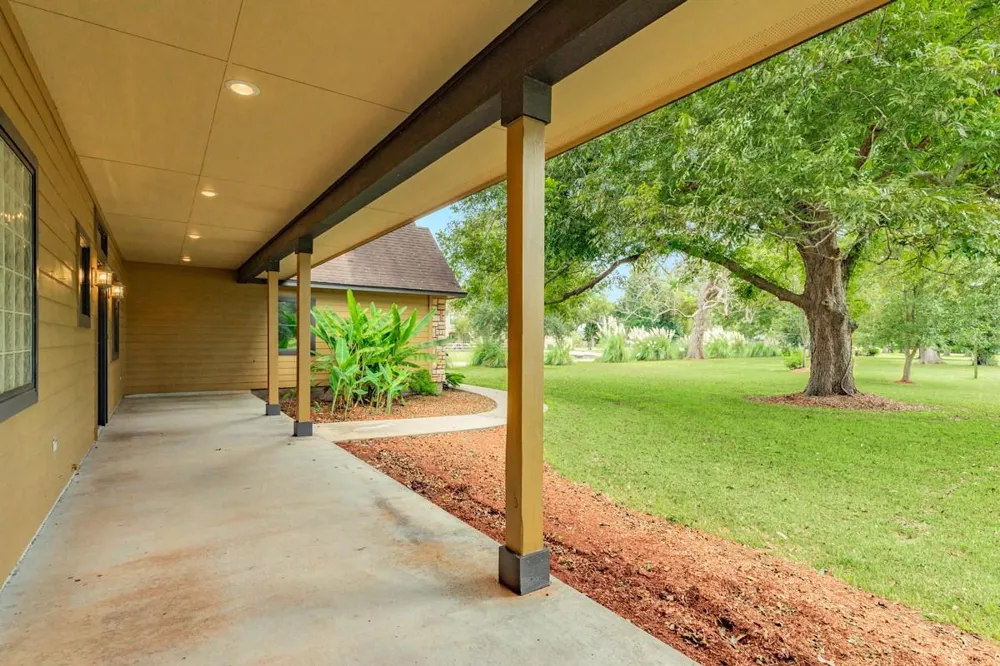 306 Wagon Wheel Trail Angleton, TX 77515
