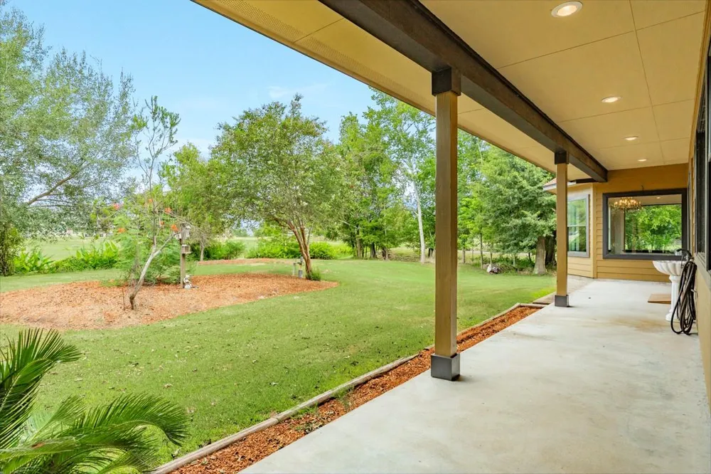 306 Wagon Wheel Trail Angleton, TX 77515