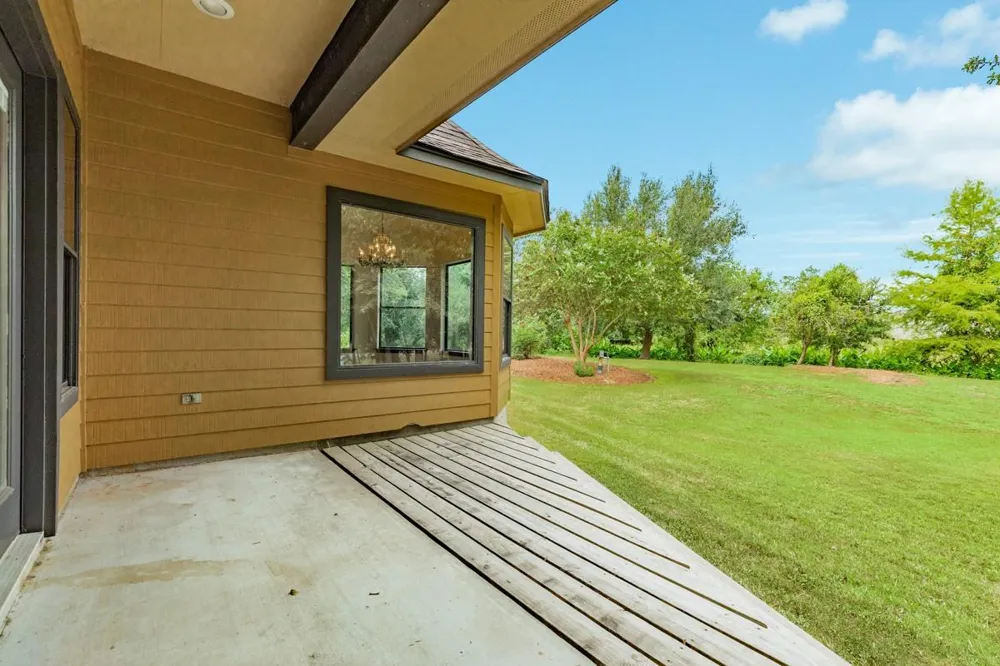 306 Wagon Wheel Trail Angleton, TX 77515