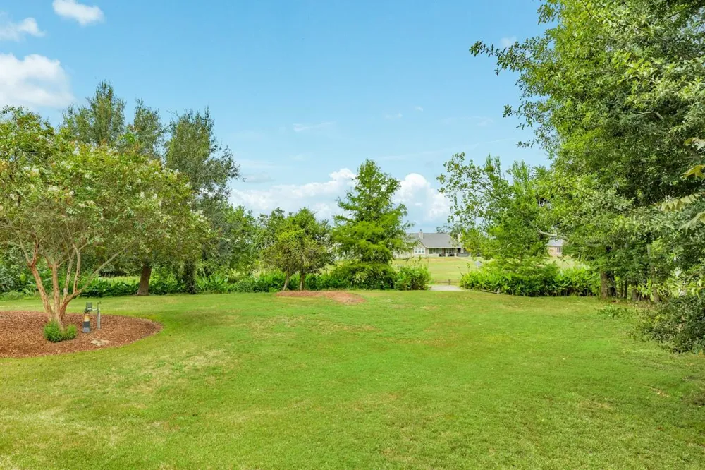 306 Wagon Wheel Trail Angleton, TX 77515