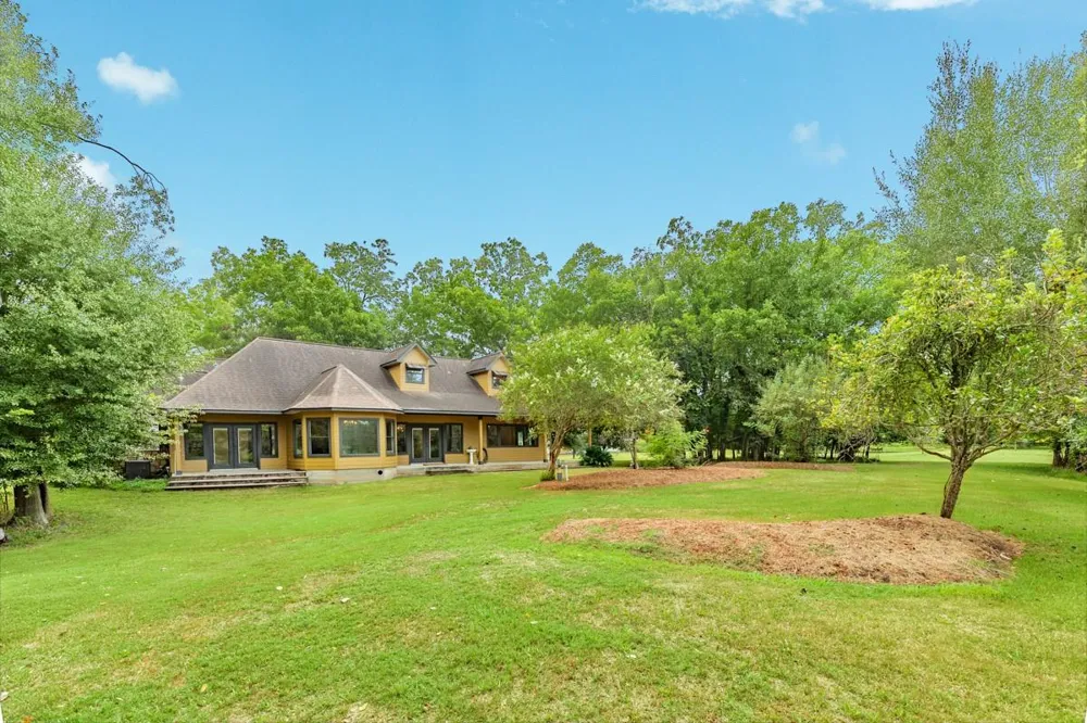 306 Wagon Wheel Trail Angleton, TX 77515