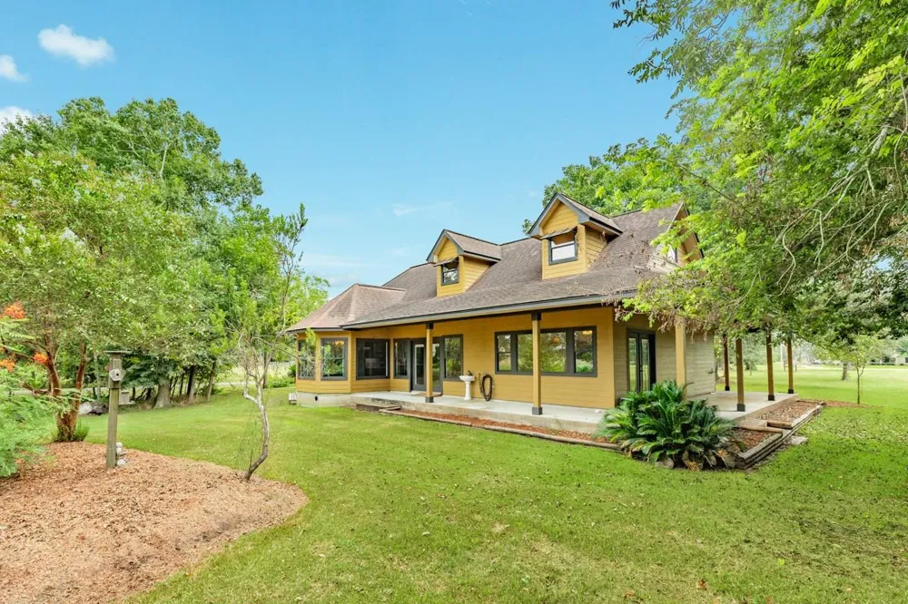 306 Wagon Wheel Trail Angleton, TX 77515