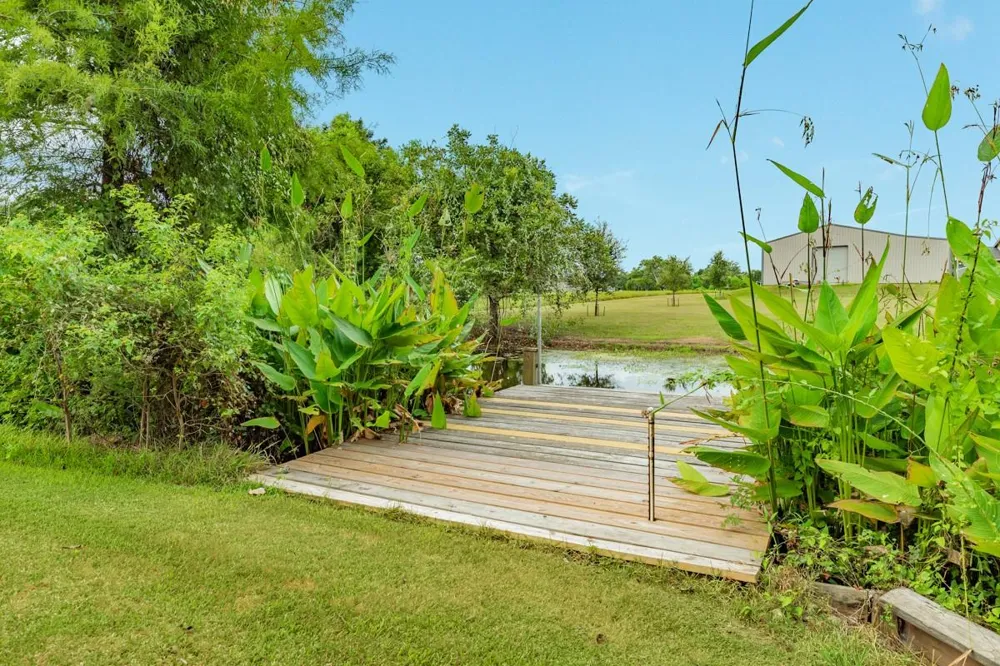 306 Wagon Wheel Trail Angleton, TX 77515