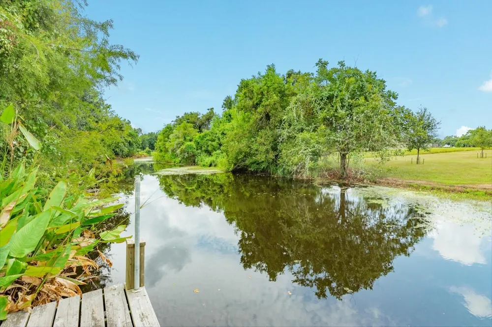 306 Wagon Wheel Trail Angleton, TX 77515