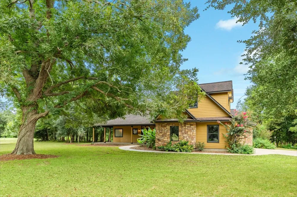 306 Wagon Wheel Trail Angleton, TX 77515