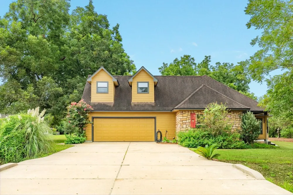 306 Wagon Wheel Trail Angleton, TX 77515