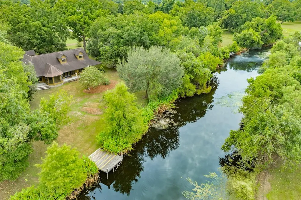 306 Wagon Wheel Trail Angleton, TX 77515