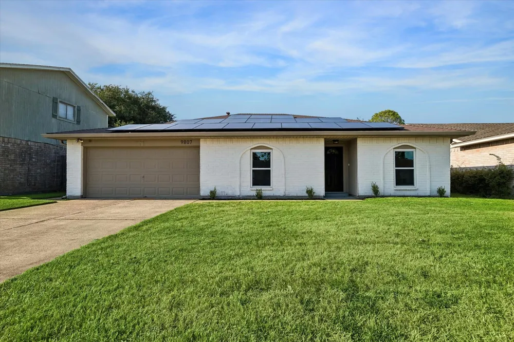 9807 Sparrow Street La Porte, TX 77571