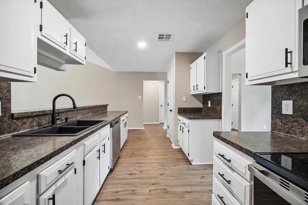 9807 Sparrow Street La Porte, TX 77571