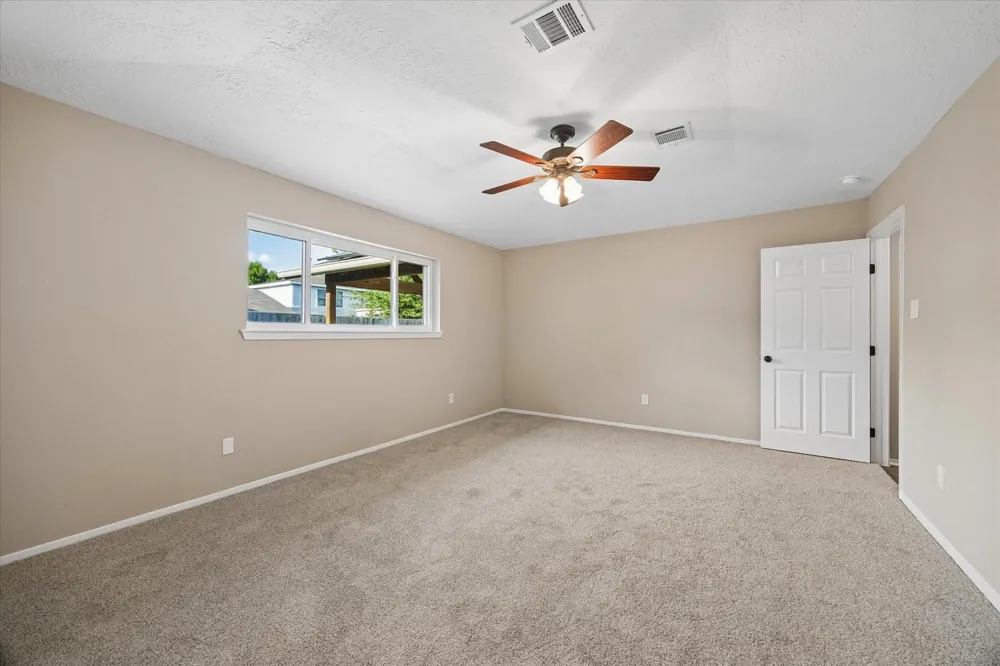 9807 Sparrow Street La Porte, TX 77571