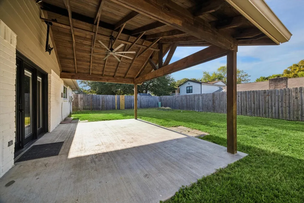9807 Sparrow Street La Porte, TX 77571