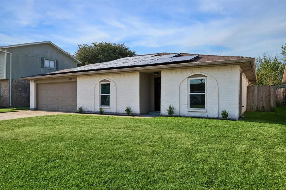 9807 Sparrow Street La Porte, TX 77571