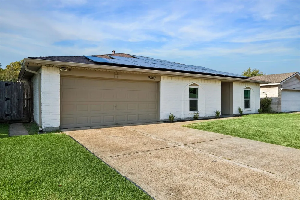 9807 Sparrow Street La Porte, TX 77571