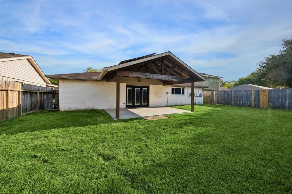 9807 Sparrow Street La Porte, TX 77571