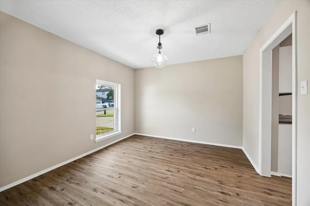 9807 Sparrow Street La Porte, TX 77571