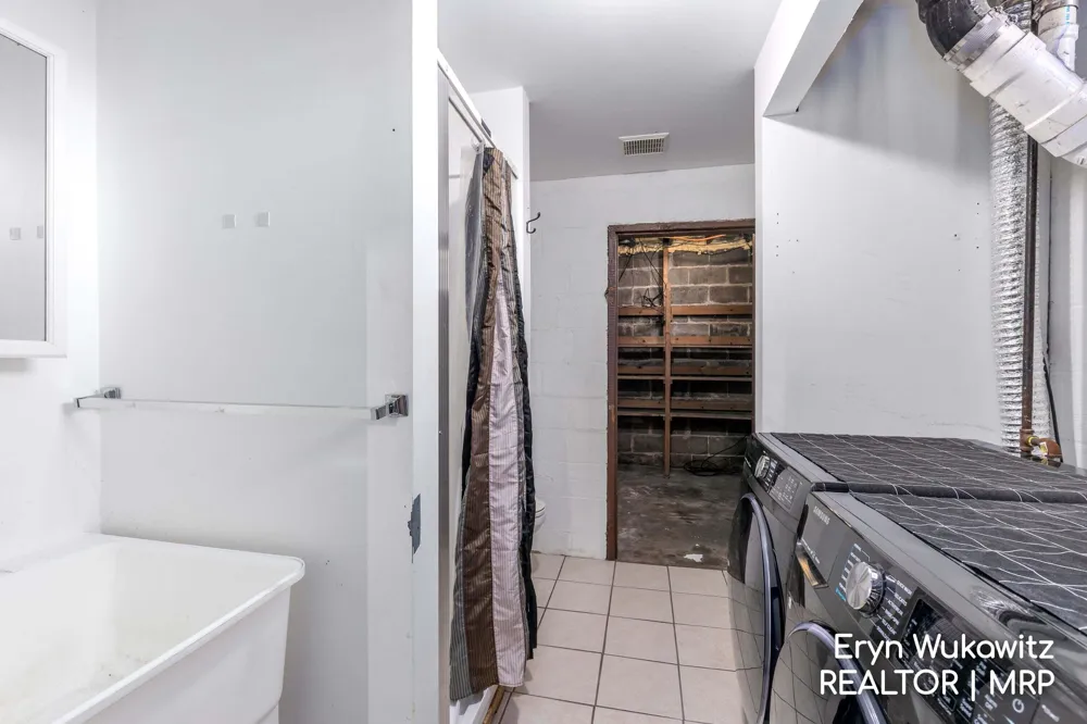 317 W Montcalm Street Greenville, MI 48838
