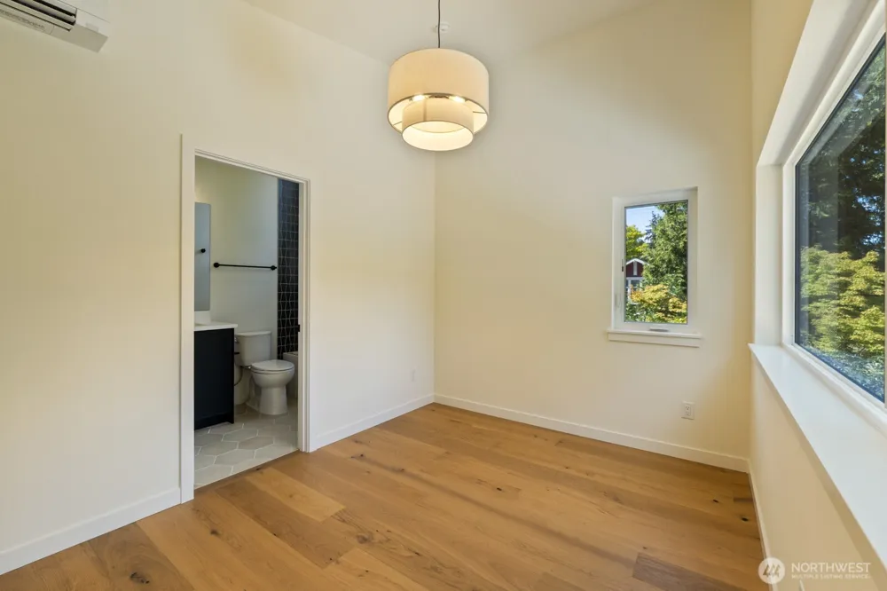 815 NE 100th Street Seattle, WA 98125