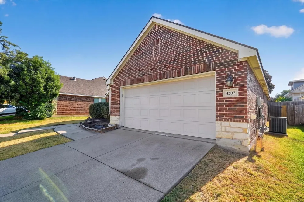4507 Foxmeadow Trail Arlington, TX 76017