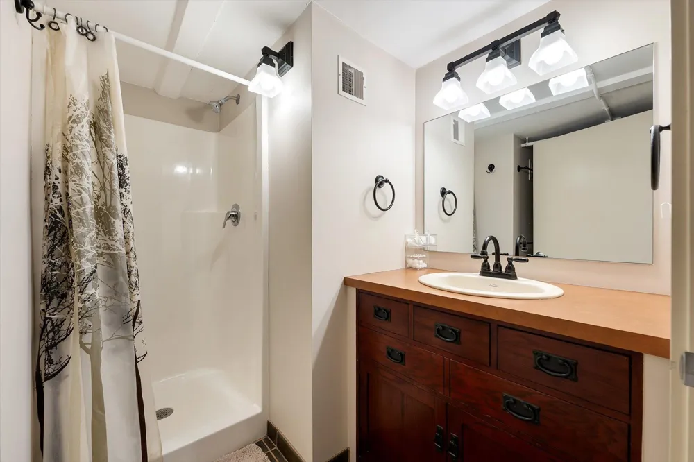 600 Broadway Avenue NW #224 Grand Rapids, MI 49504
