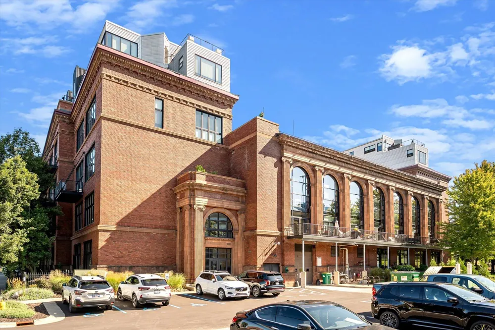 600 Broadway Avenue NW #224 Grand Rapids, MI 49504