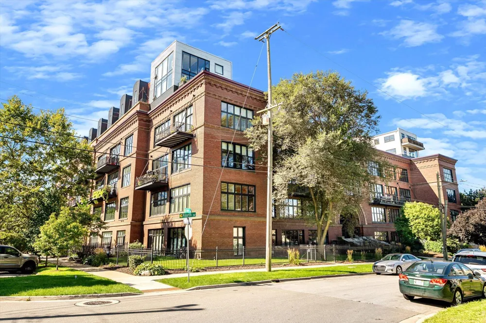 600 Broadway Avenue NW #224 Grand Rapids, MI 49504