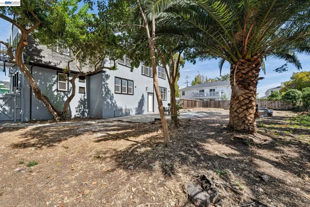 6031 Camden St Oakland, CA 94605
