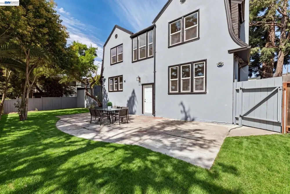 6031 Camden St Oakland, CA 94605