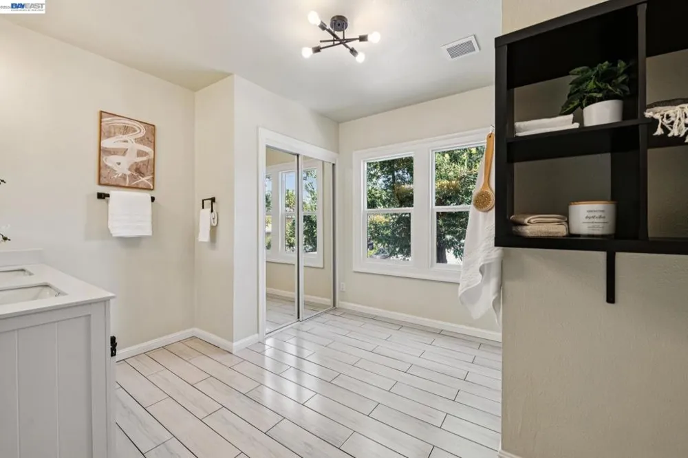 6031 Camden St Oakland, CA 94605