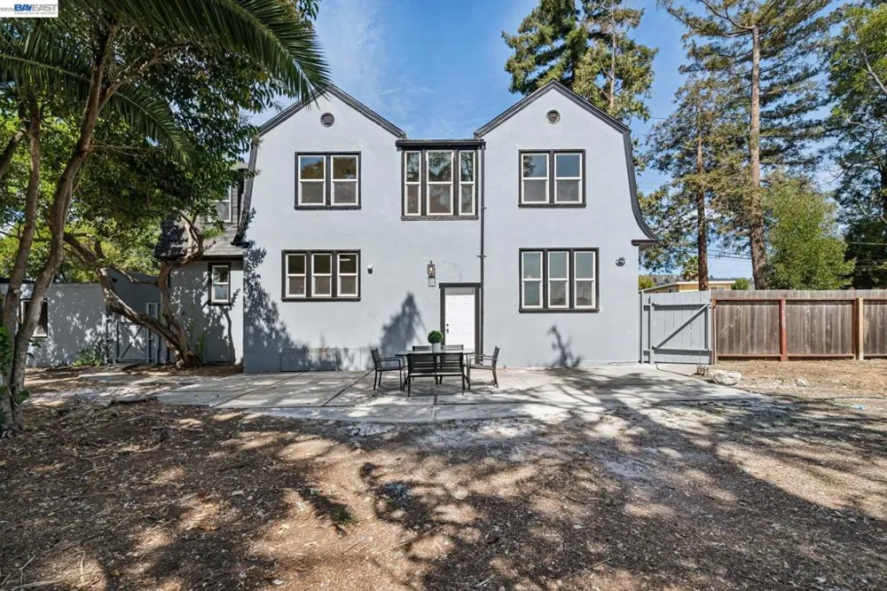 6031 Camden St Oakland, CA 94605