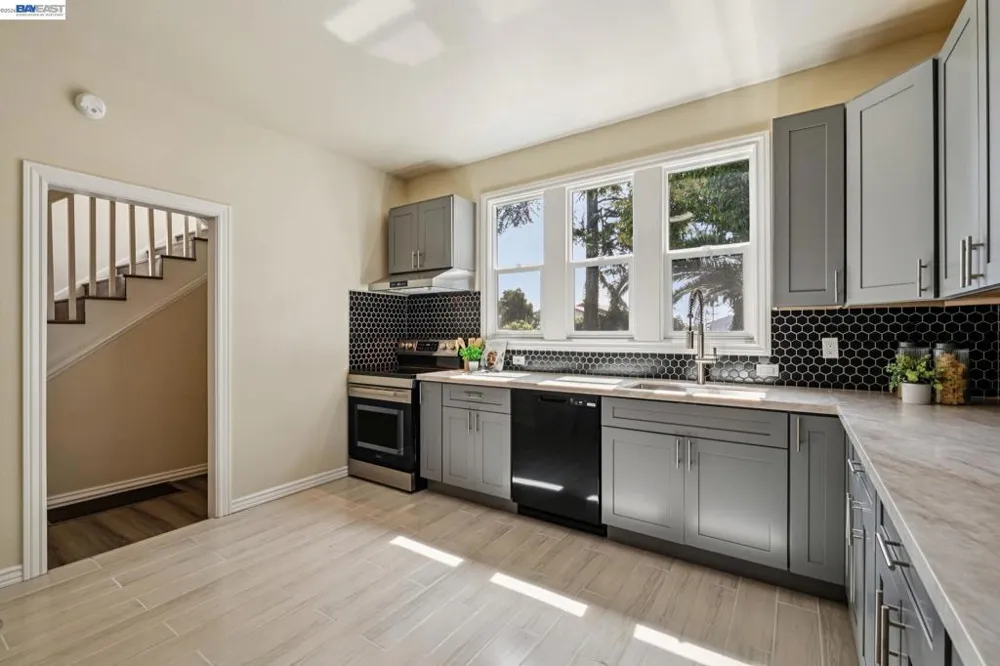 6031 Camden St Oakland, CA 94605