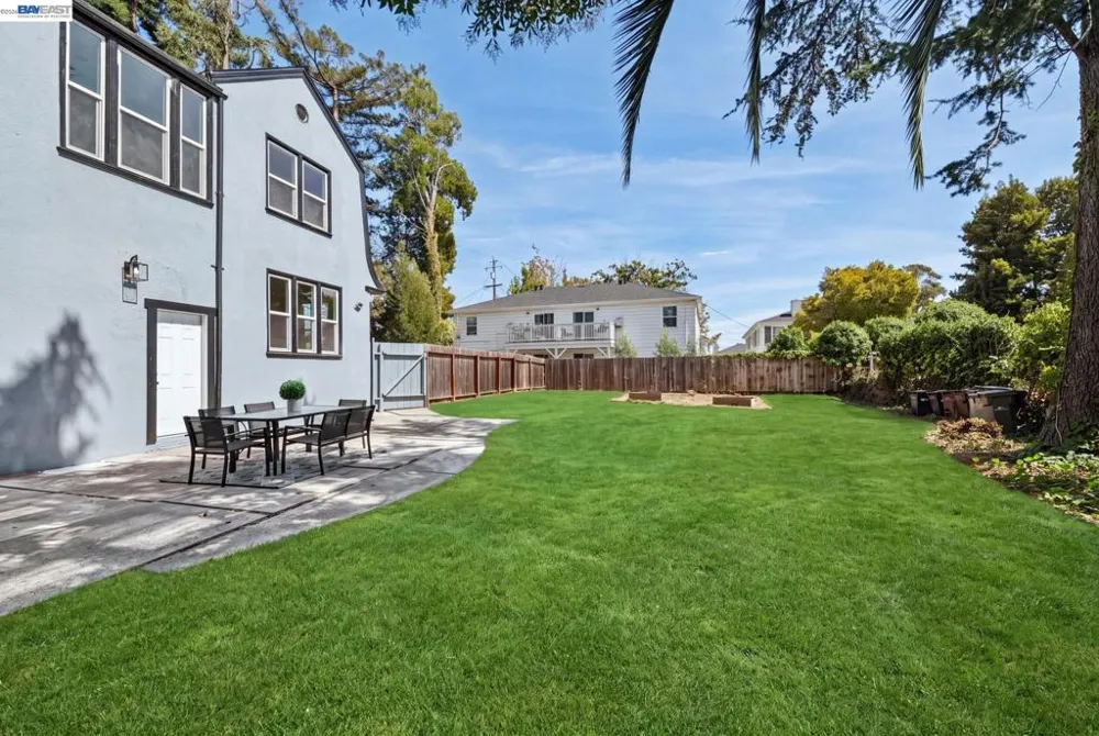 6031 Camden St Oakland, CA 94605