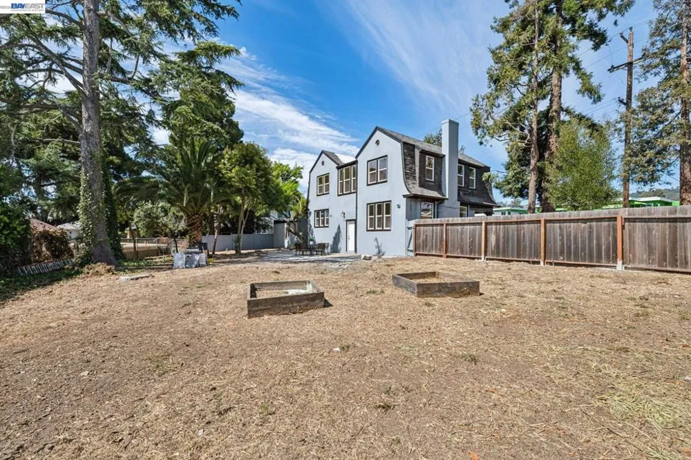 6031 Camden St Oakland, CA 94605