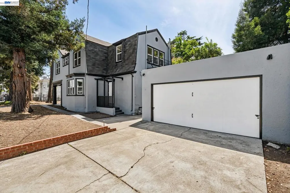 6031 Camden St Oakland, CA 94605