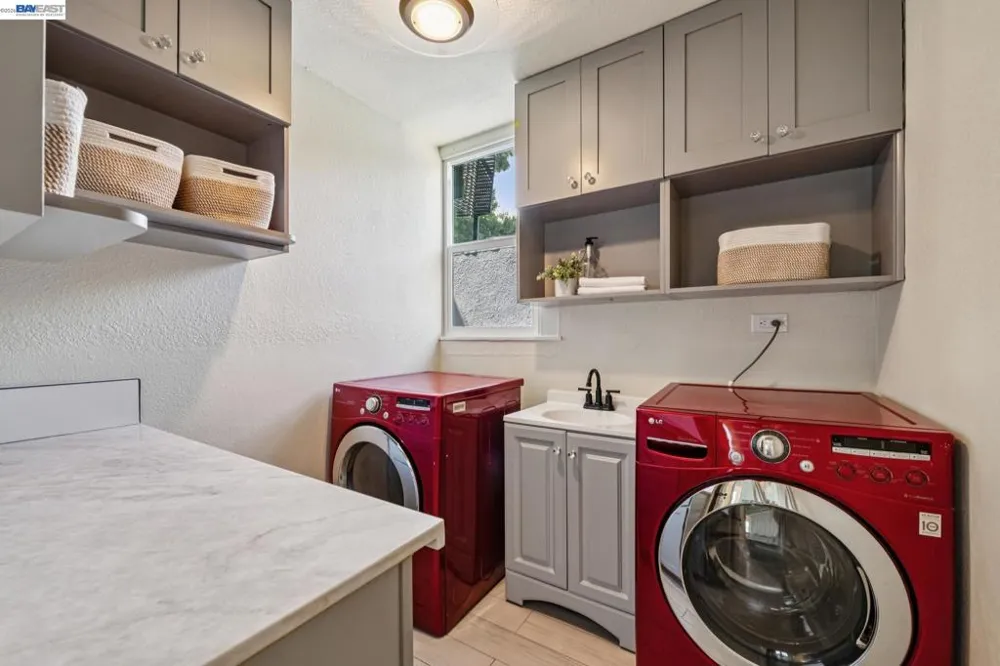 6031 Camden St Oakland, CA 94605