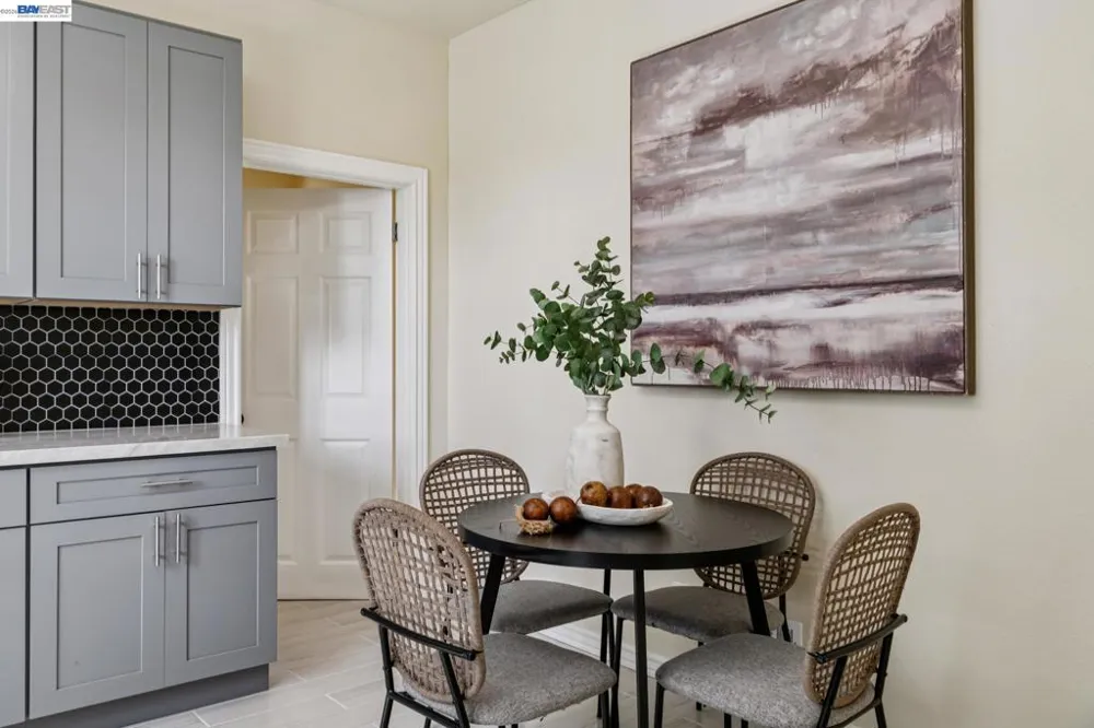 6031 Camden St Oakland, CA 94605