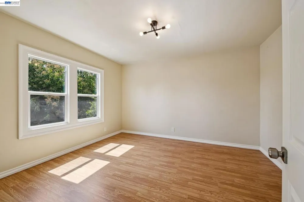 6031 Camden St Oakland, CA 94605