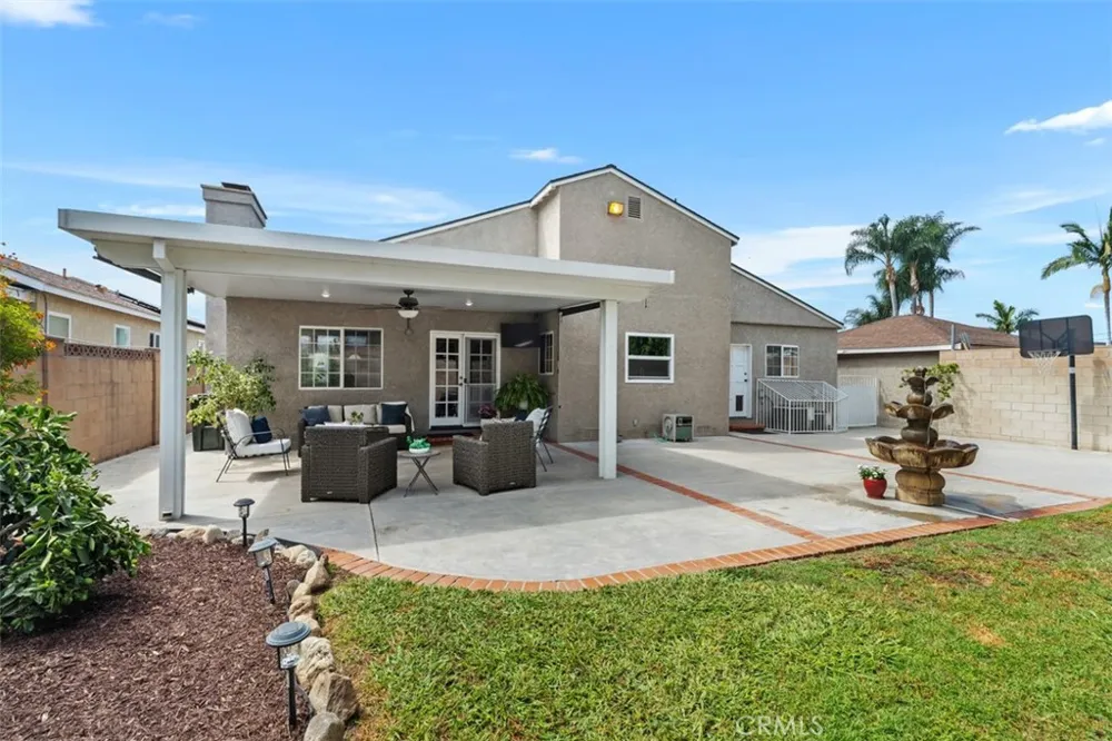 329 Locust Brea, CA 92821