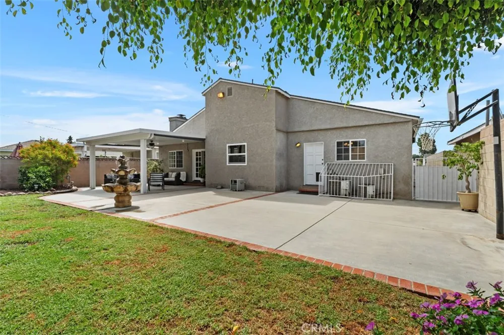 329 Locust Brea, CA 92821