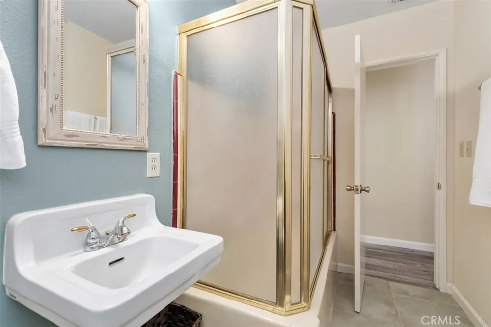 329 Locust Brea, CA 92821