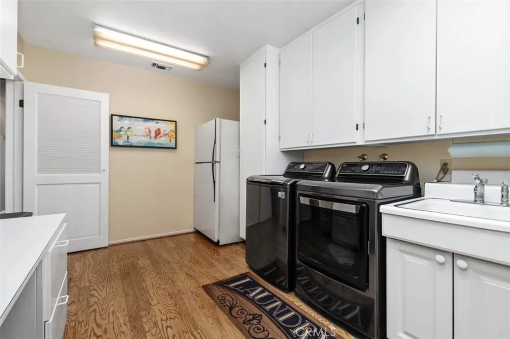 329 Locust Brea, CA 92821