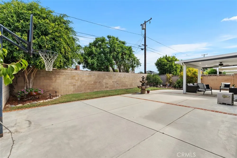 329 Locust Brea, CA 92821